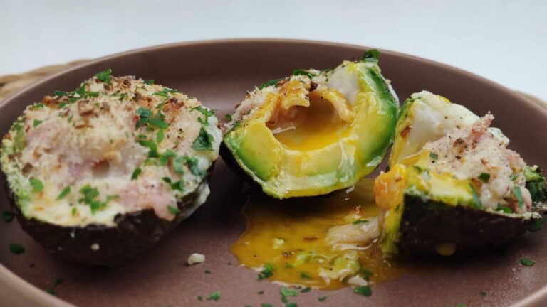 Avocats gratinés au four
