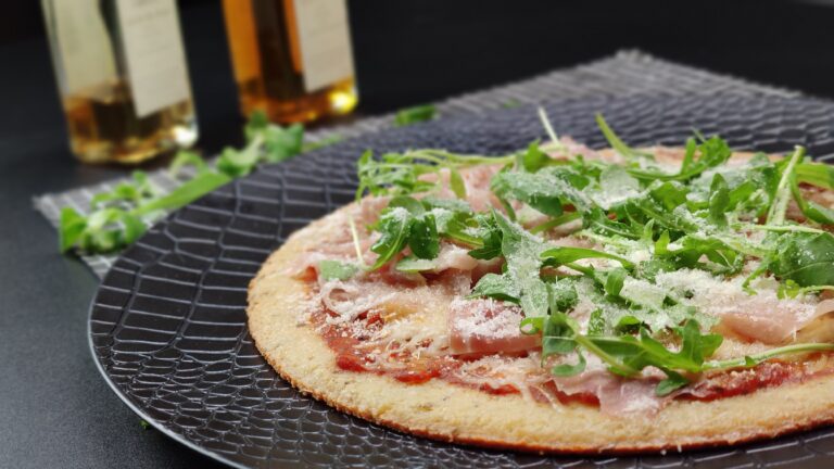 Pizza au jambon Serrano et roquette